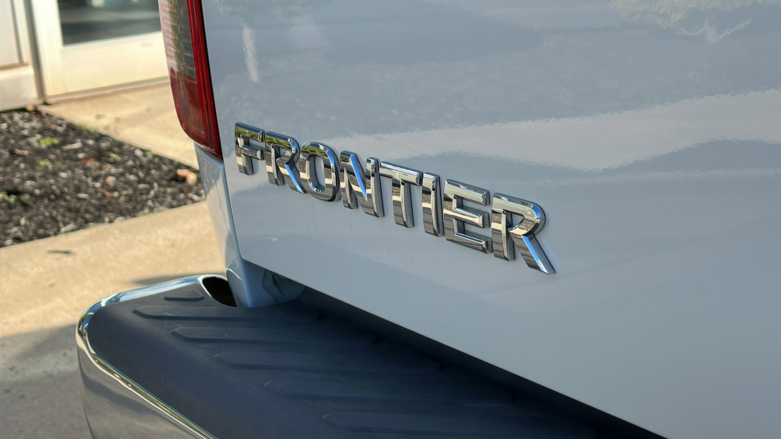 Certified 2019 Nissan Frontier SV image 9