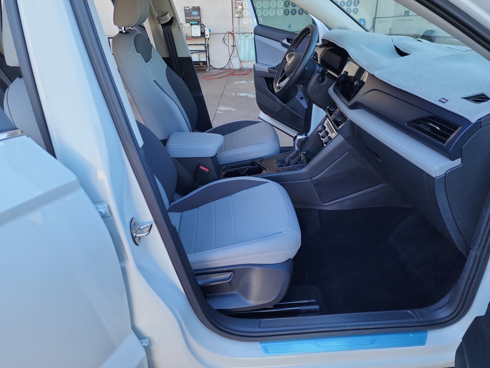 Certified 2024 Volkswagen Taos SE image 19