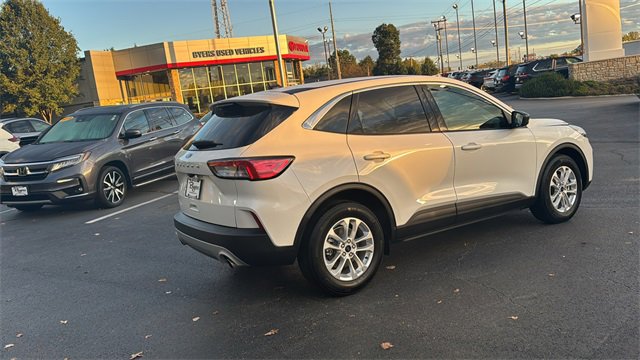 Used 2022 Ford Escape SE image 30