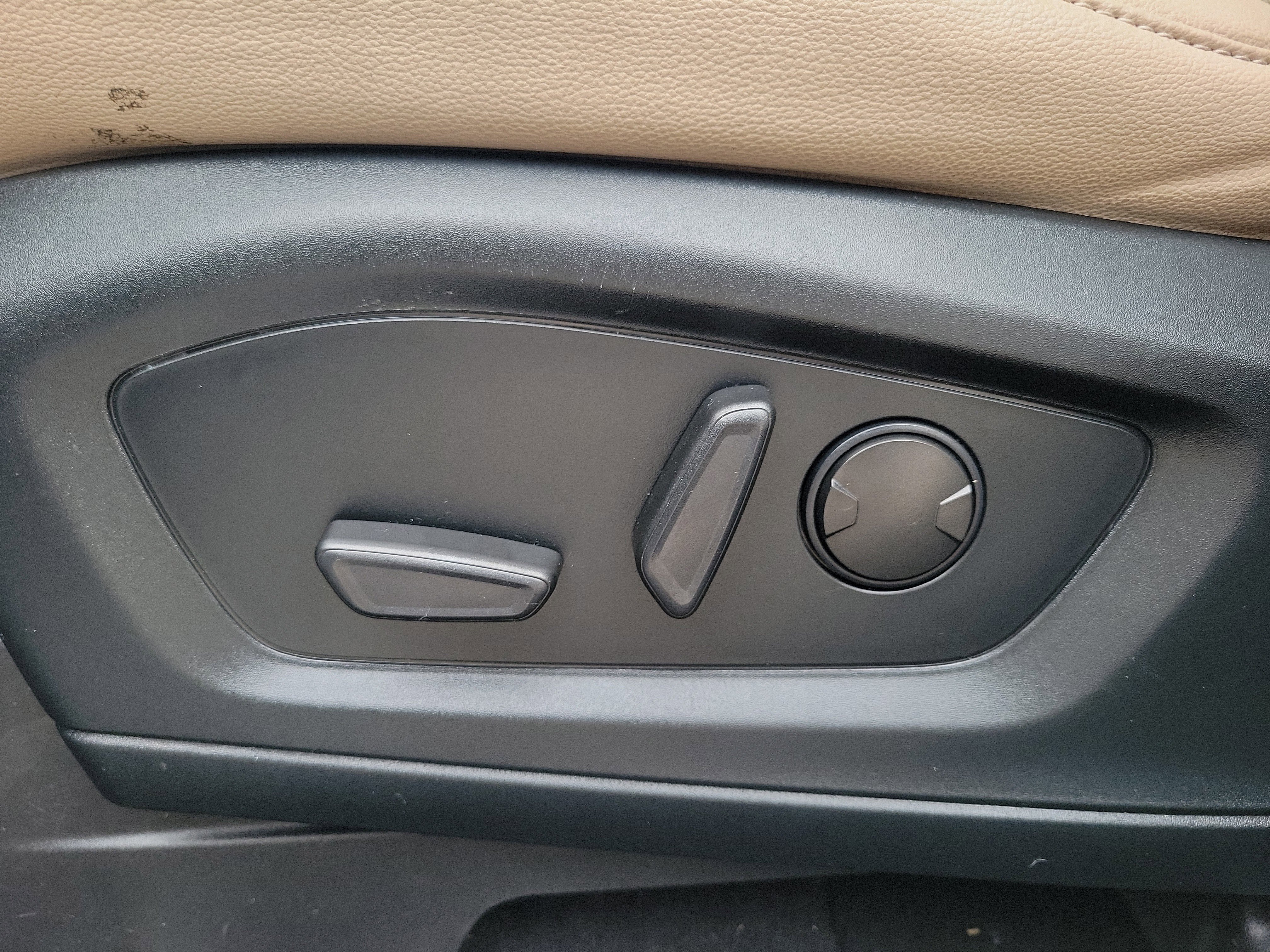 Used 2022 Ford Explorer Limited image 23