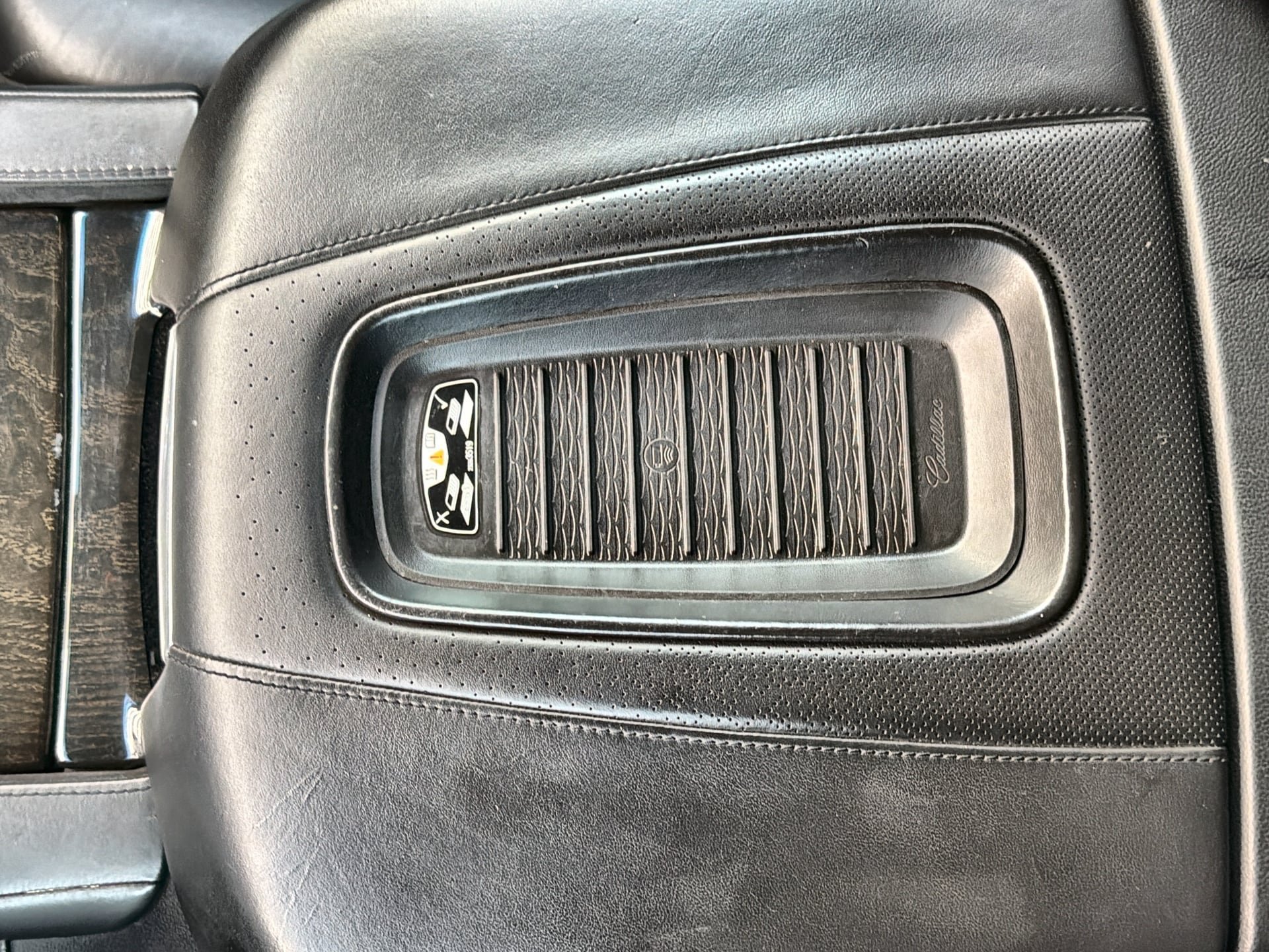 Used 2019 Cadillac Escalade ESV Platinum AWD/4WD image 24