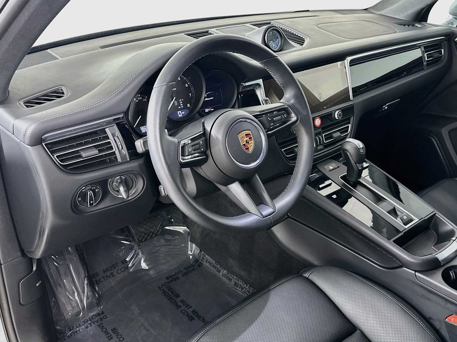 Certified 2026 Porsche Macan AWD/4WD image 4
