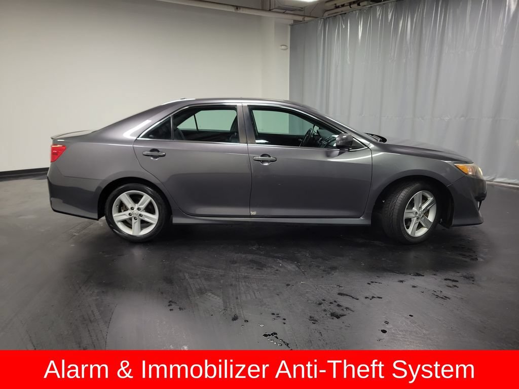 Used 2014 Toyota Camry SE w/ Moonroof Package FWD image 9