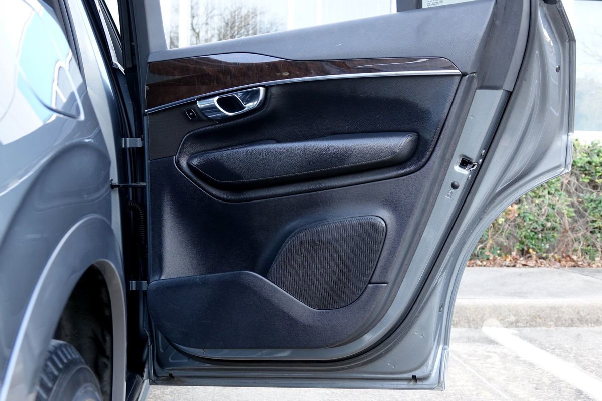 Used 2016 Volvo XC90 T6 Momentum w/ Momentum Plus Package AWD/4WD image 39