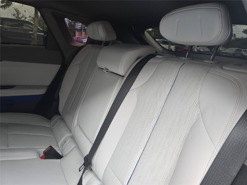 Used 2026 Cadillac Optiq Luxury 2 w/ LPO, Floor Liner Package RWD image 13