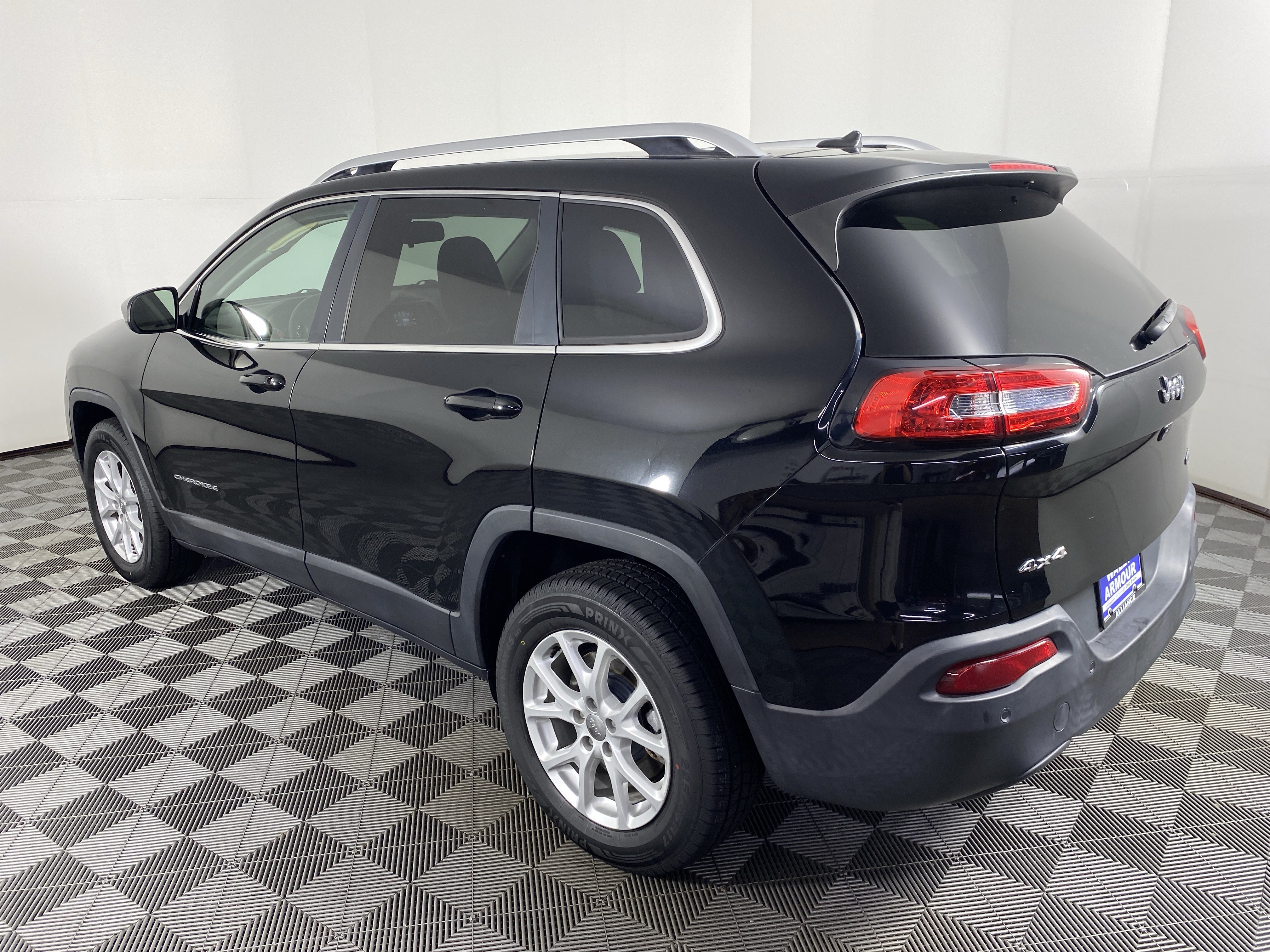 Used 2018 Jeep Cherokee Latitude w/ Safety Group AWD/4WD image 8