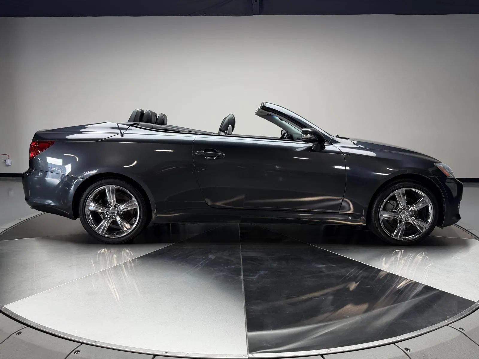 Used 2010 Lexus IS 250C RWD image 6