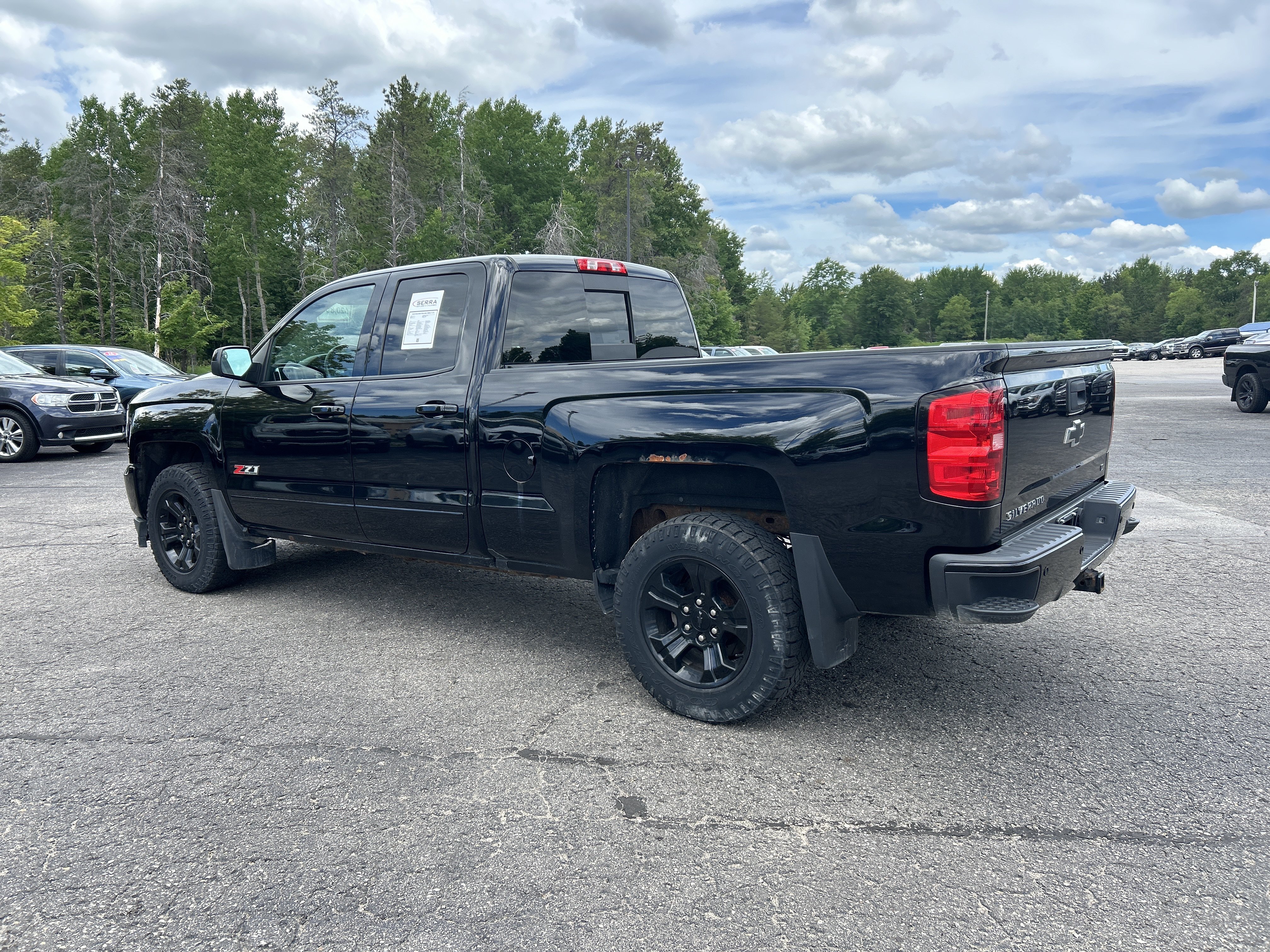 Used 2018 Chevrolet Silverado 1500 LT w/ Midnight Edition AWD/4WD image 5
