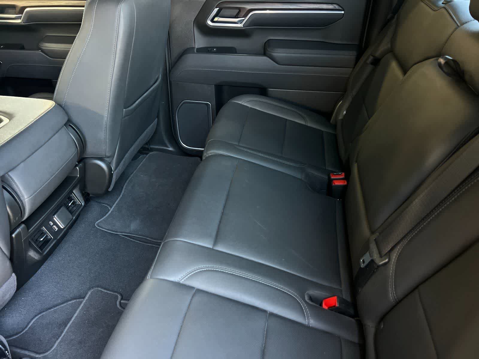 Used 2025 GMC Sierra 1500 SLT RWD image 5