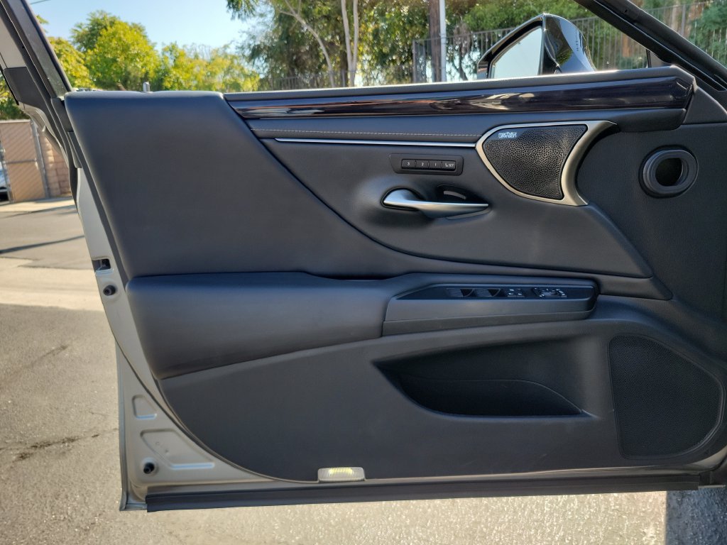 Used 2020 Lexus ES 300h w/ Accessory Package 2 FWD image 24