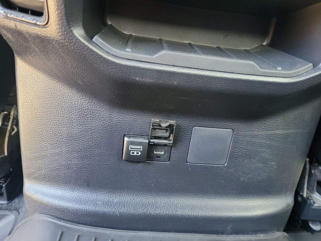 Used 2025 Toyota Tundra Limited image 28