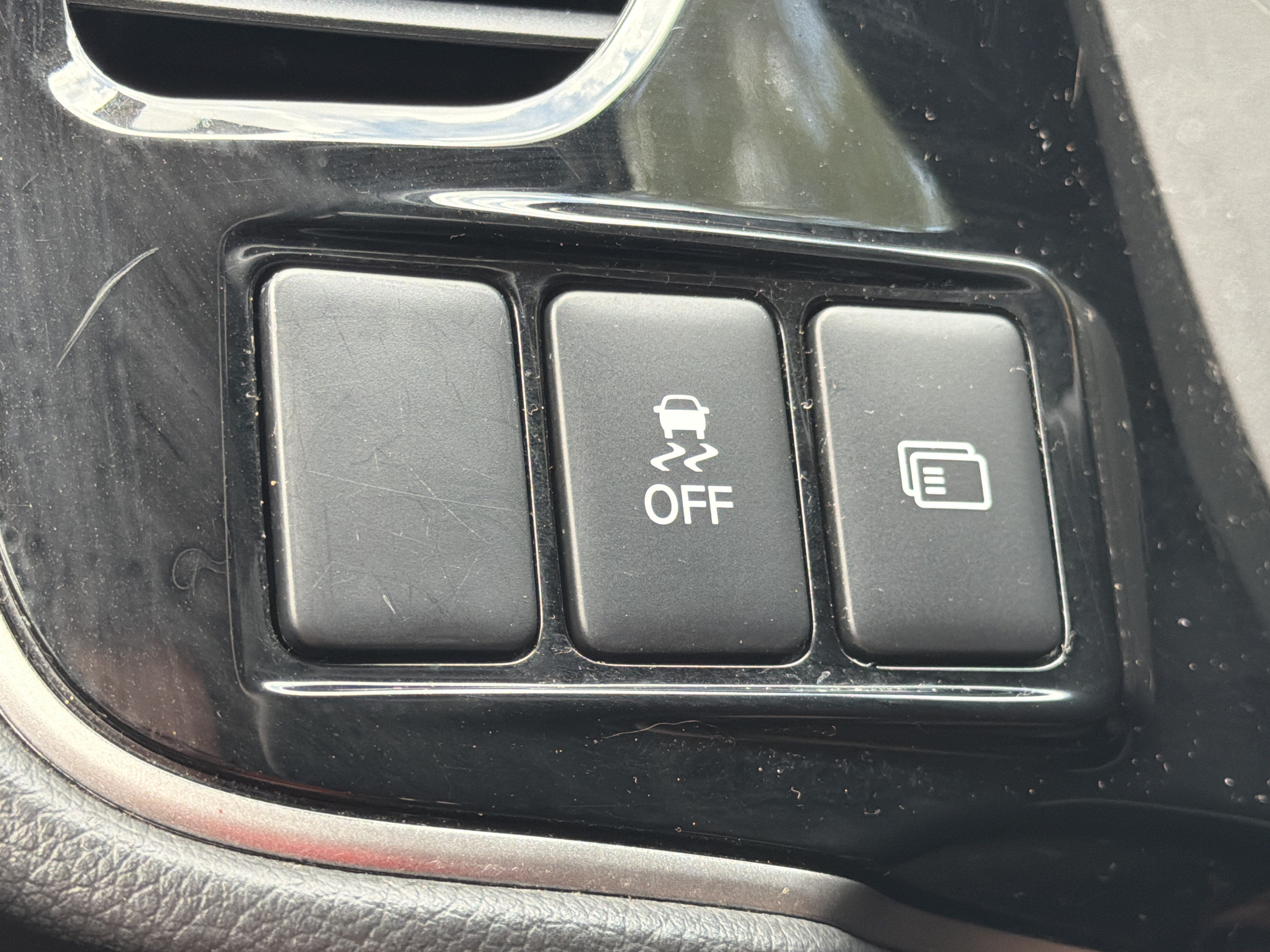 Used 2018 Mitsubishi Outlander SE AWD/4WD image 15