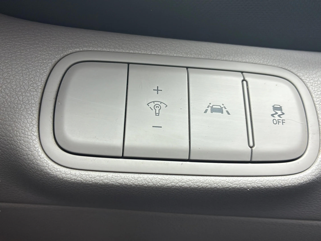 Used 2020 Hyundai Venue SEL FWD image 18