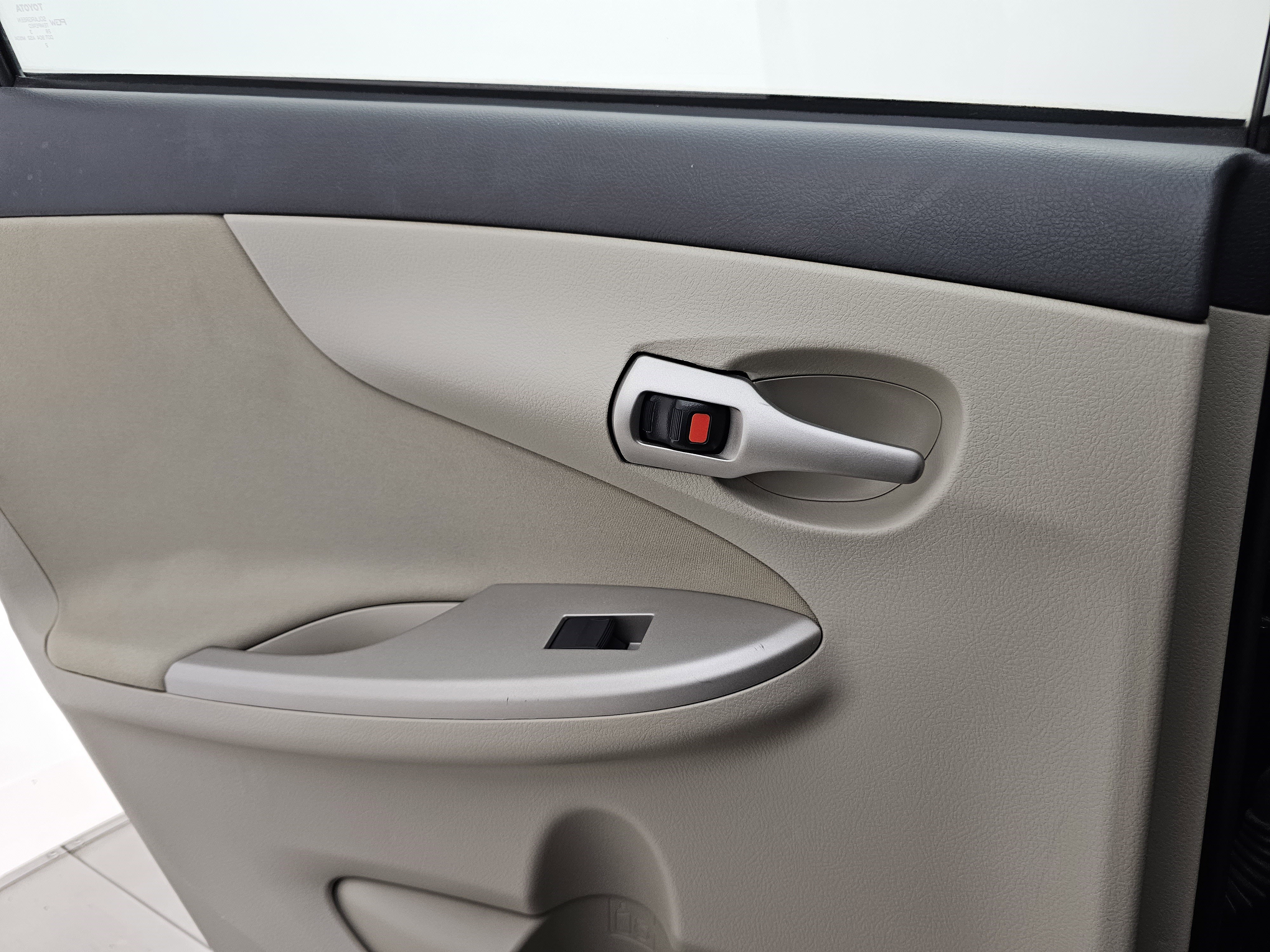 Used 2013 Toyota Corolla LE image 26