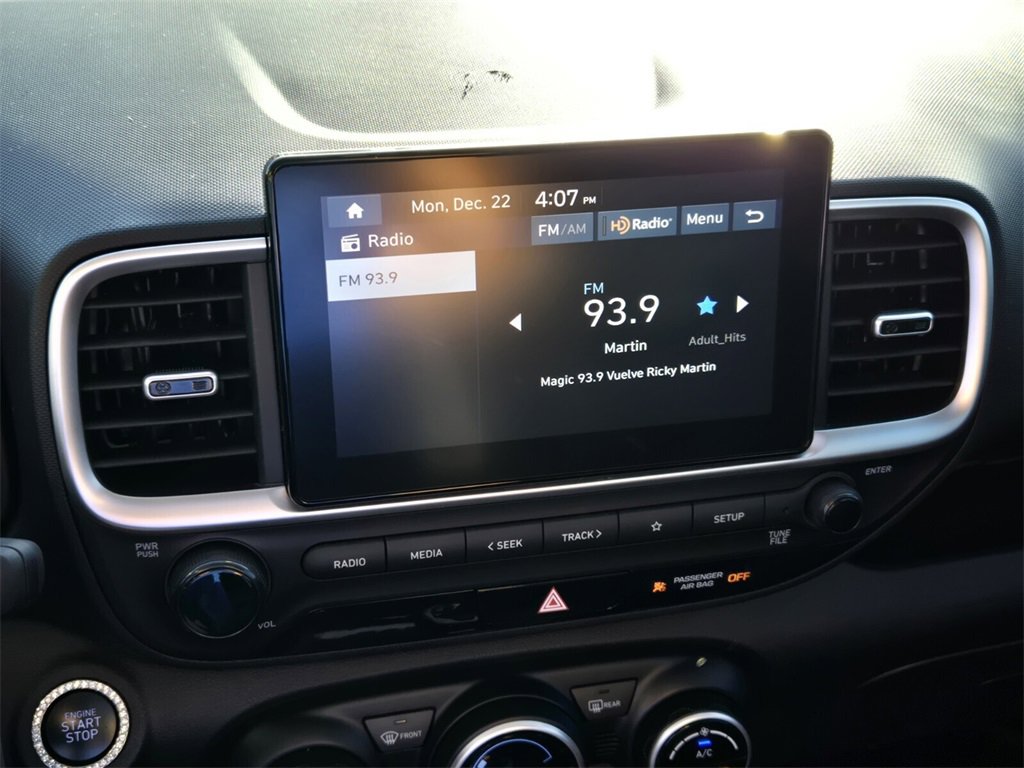 Certified 2024 Hyundai Venue SEL image 19