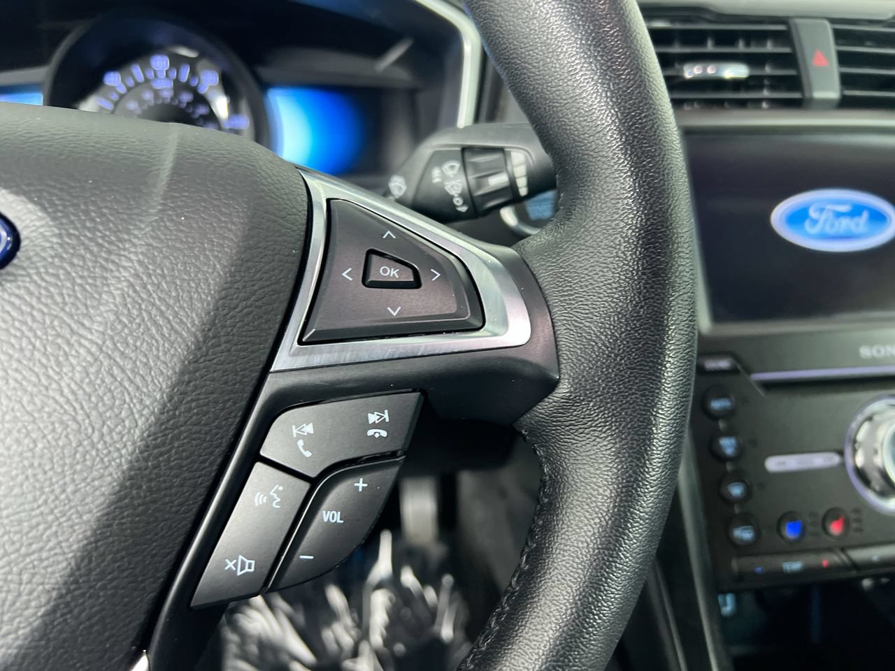 Used 2019 Ford Fusion Energi Titanium FWD image 17