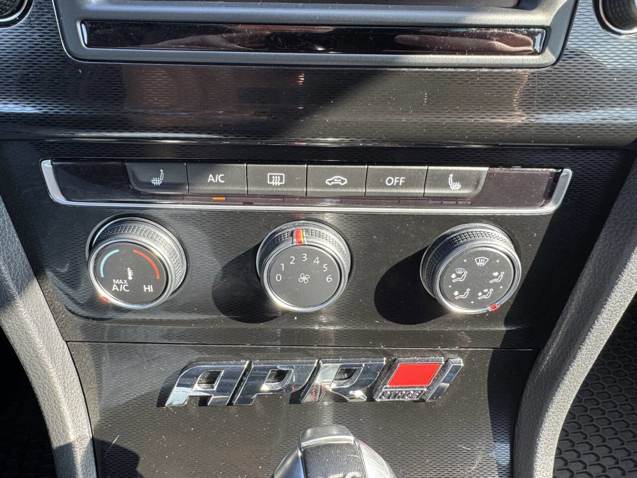 Used 2017 Volkswagen GTI SE image 15