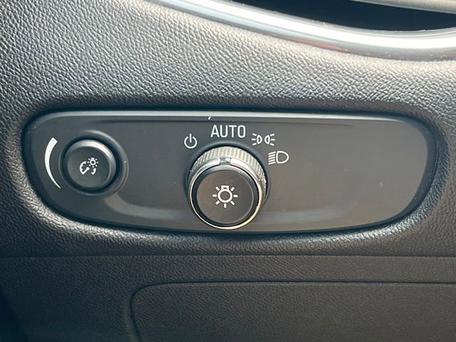 Used 2020 Chevrolet Malibu LT FWD image 16