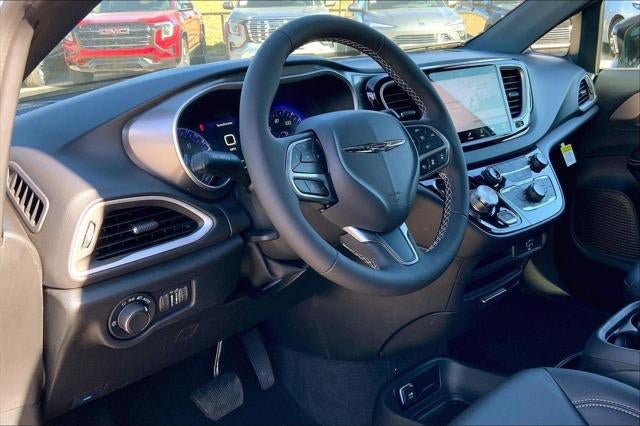 New 2026 Chrysler Voyager LX FWD image 35