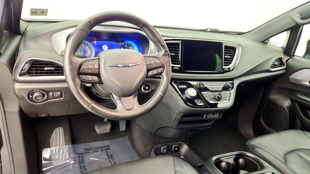 Used 2021 Chrysler Pacifica Touring-L w/ Premium & Safety Sphere Group AWD/4WD image 12