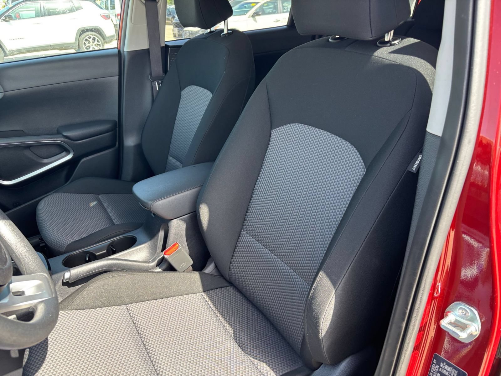 Used 2025 Kia Soul LX w/ LX Technology Package FWD image 33
