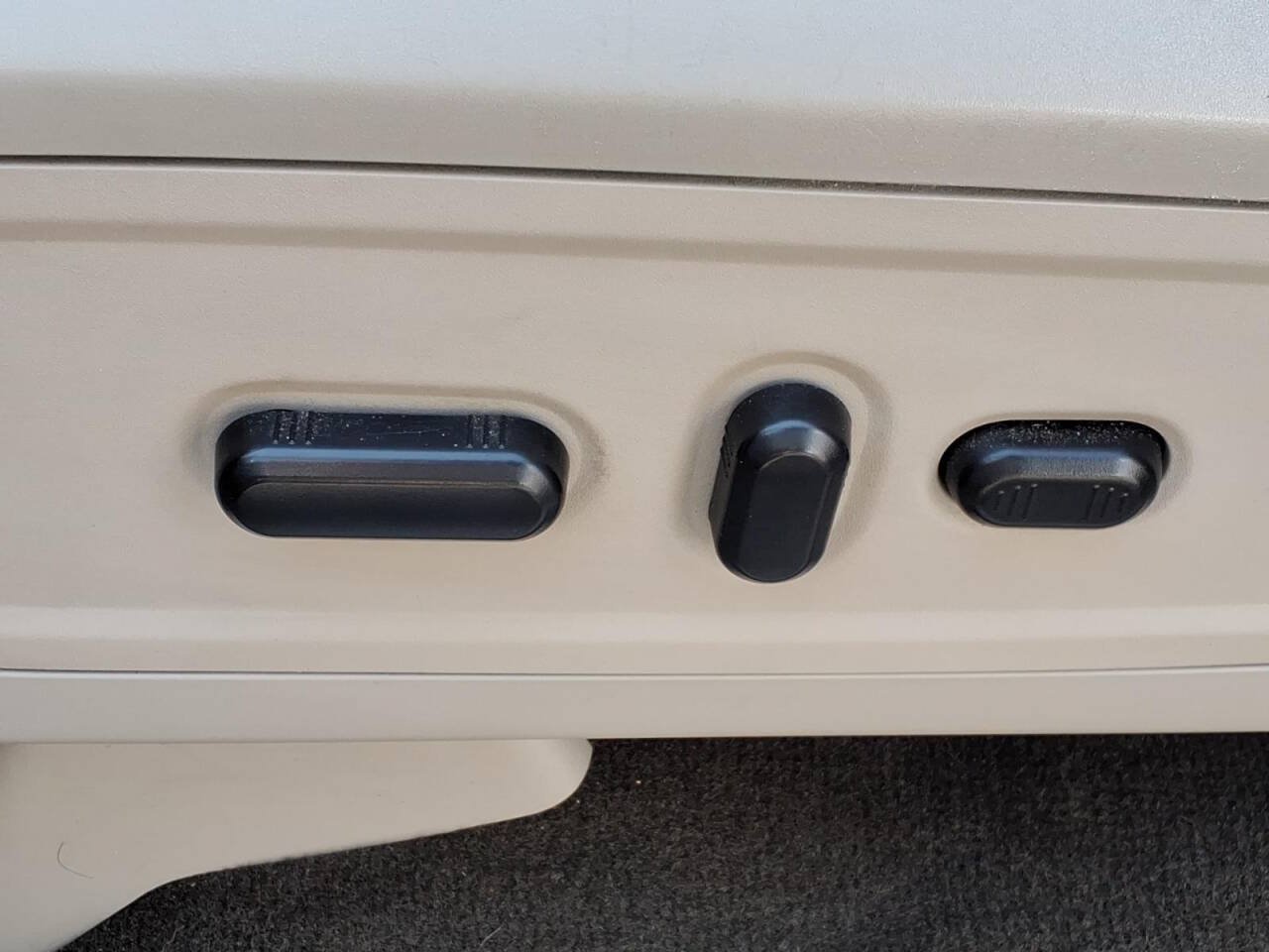 Used 2015 Lincoln Navigator 4WD image 19