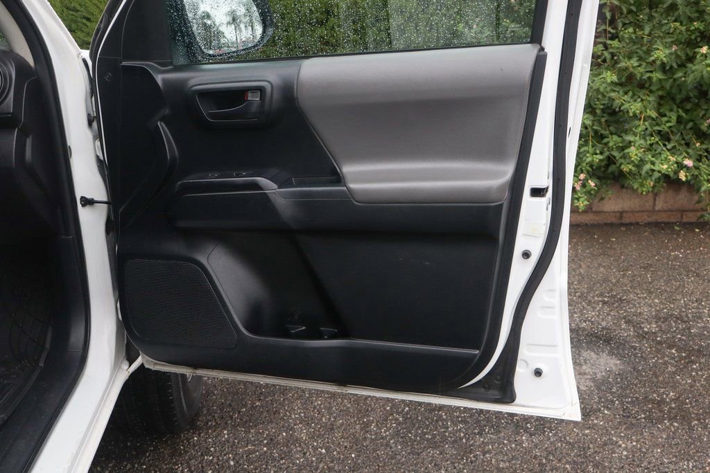 Used 2016 Toyota Tacoma SR image 33