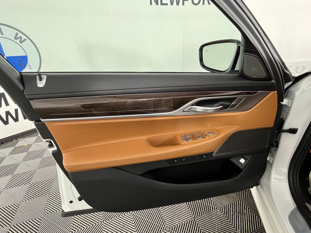 Certified 2022 BMW 750i xDrive w/ Executive Package image 28