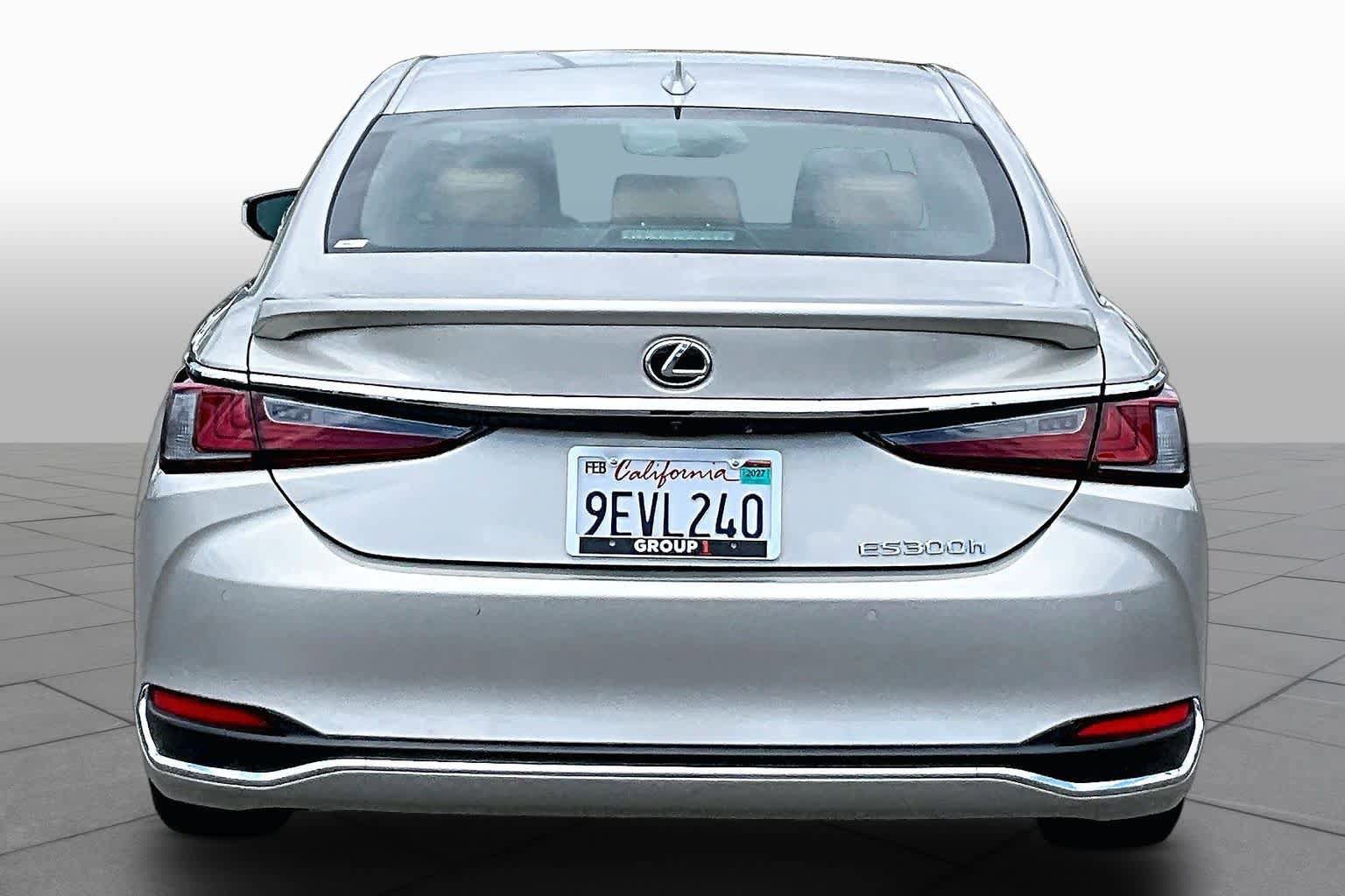 Used 2023 Lexus ES 300h w/ Premium Package FWD image 4