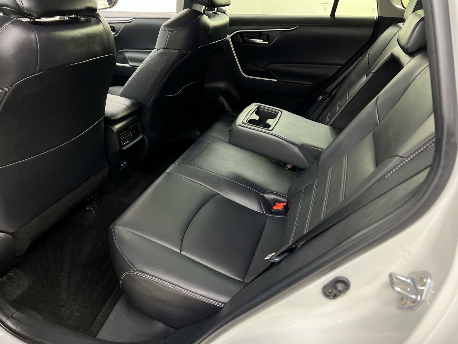 Used 2022 Toyota RAV4 XLE Premium image 29