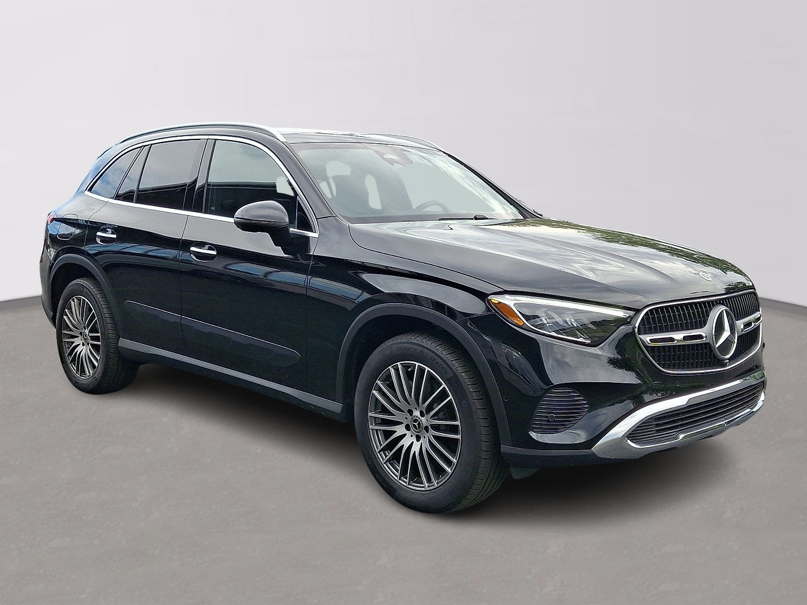 Certified 2025 Mercedes-Benz GLC 300 4MATIC image 3