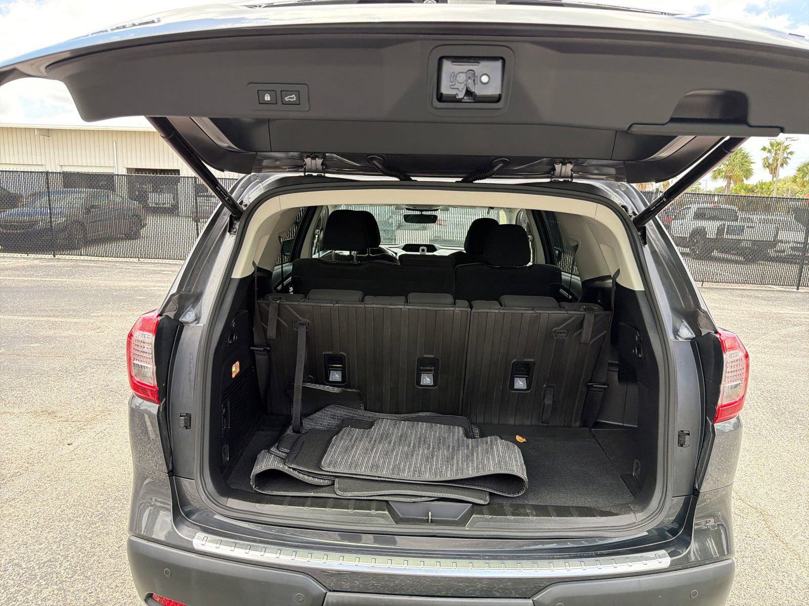 Used 2022 Subaru Ascent Premium w/ Convenience Package AWD/4WD image 39