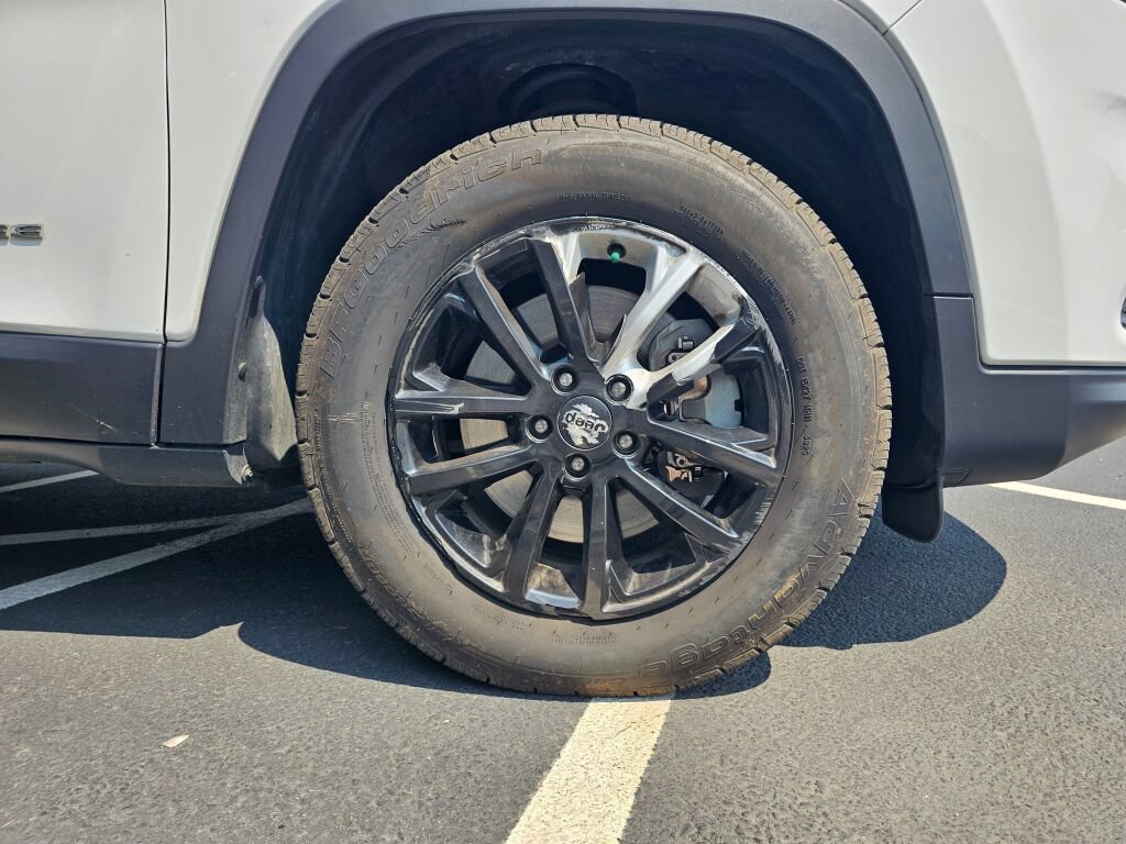 Used 2020 Jeep Cherokee Latitude AWD/4WD image 9