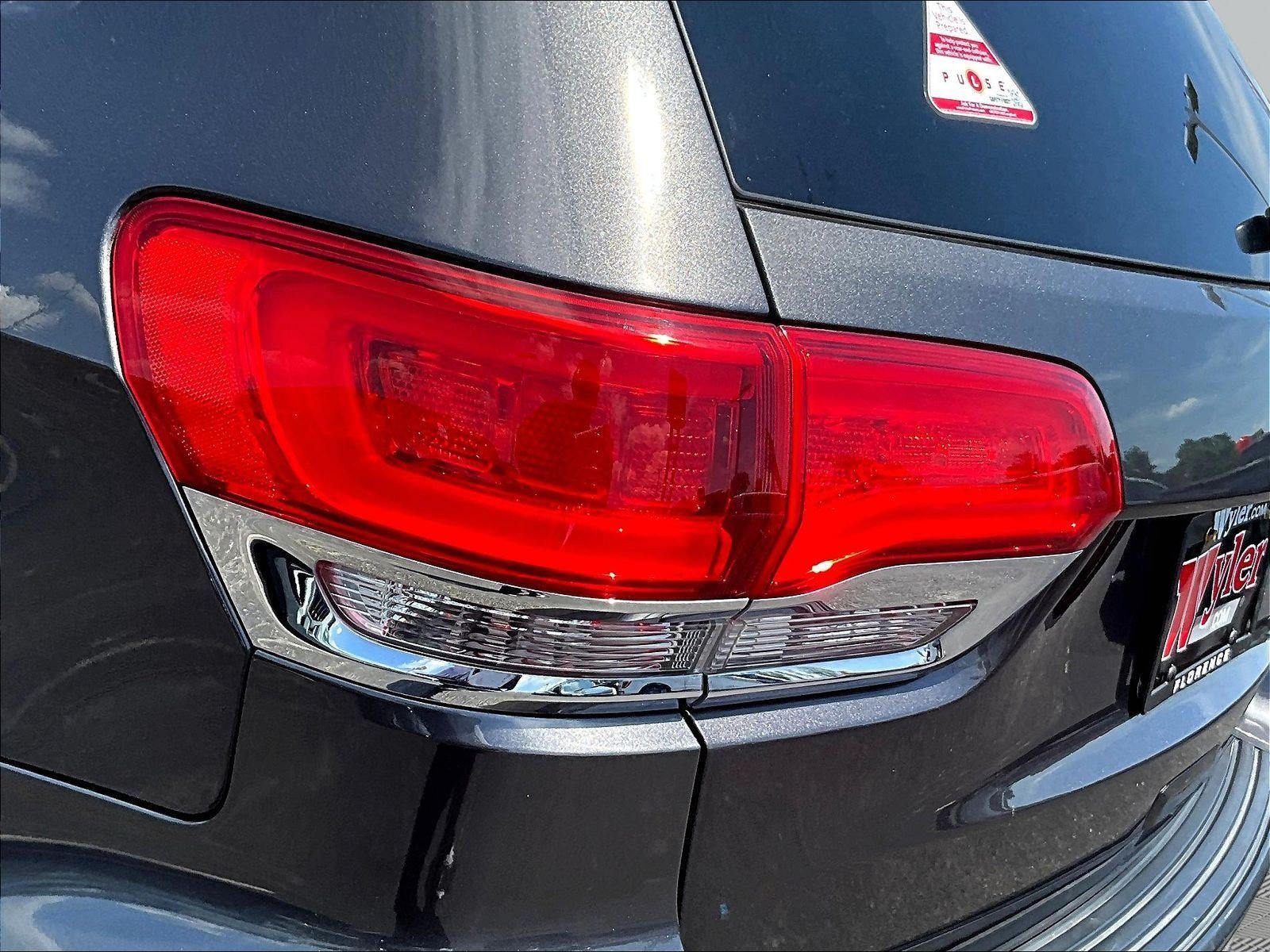 Used 2019 Jeep Grand Cherokee Laredo w/ Laredo X Package RWD image 23