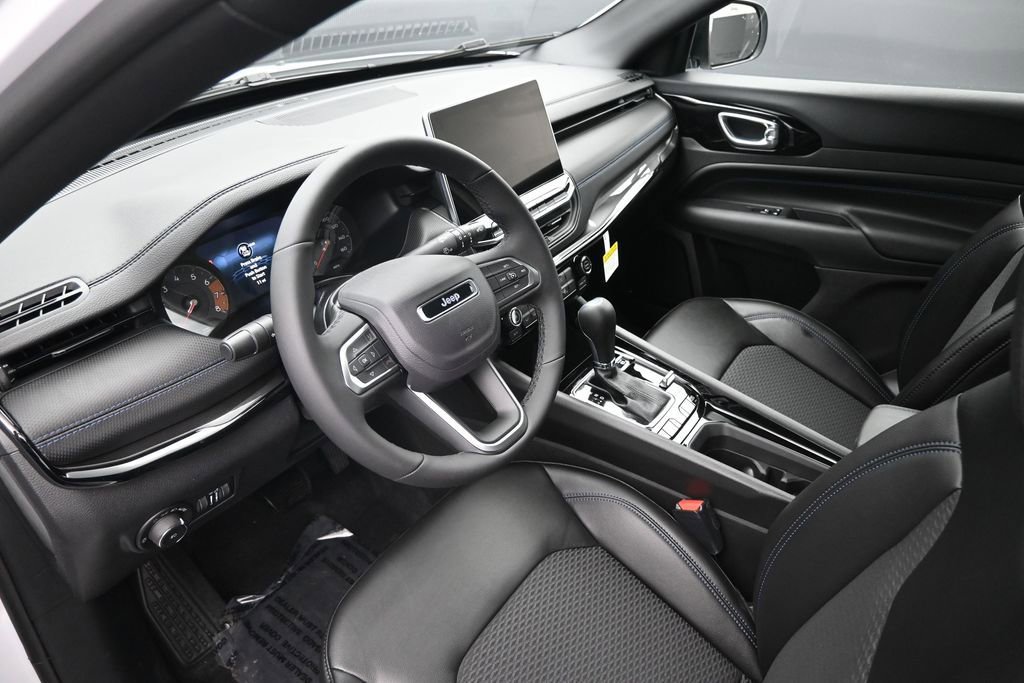 New 2026 Jeep Compass Latitude AWD/4WD image 19
