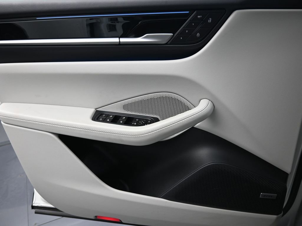 Certified 2025 Porsche Macan Electric image 24