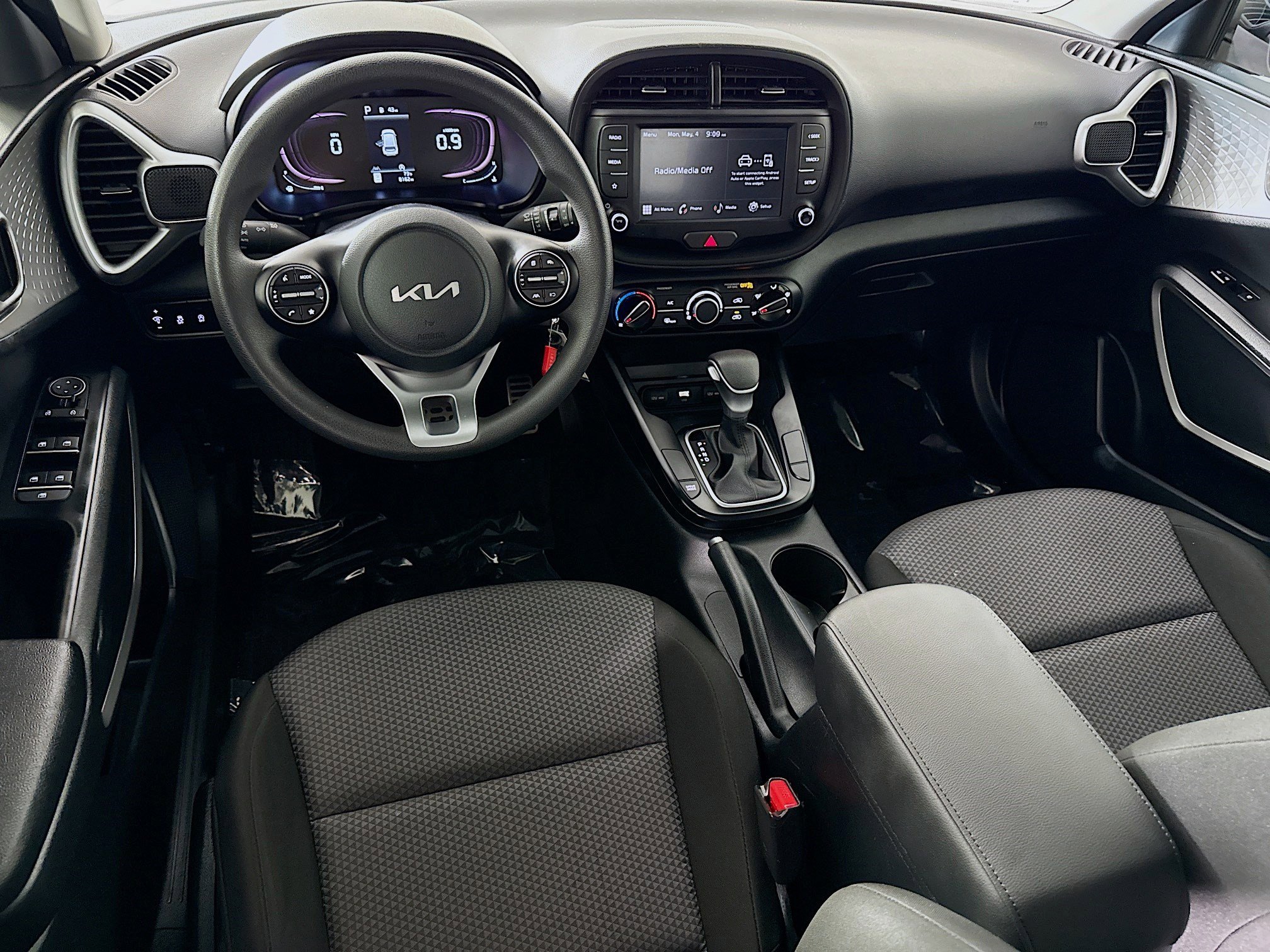 Used 2023 Kia Soul LX w/ LX Technology Package FWD image 17
