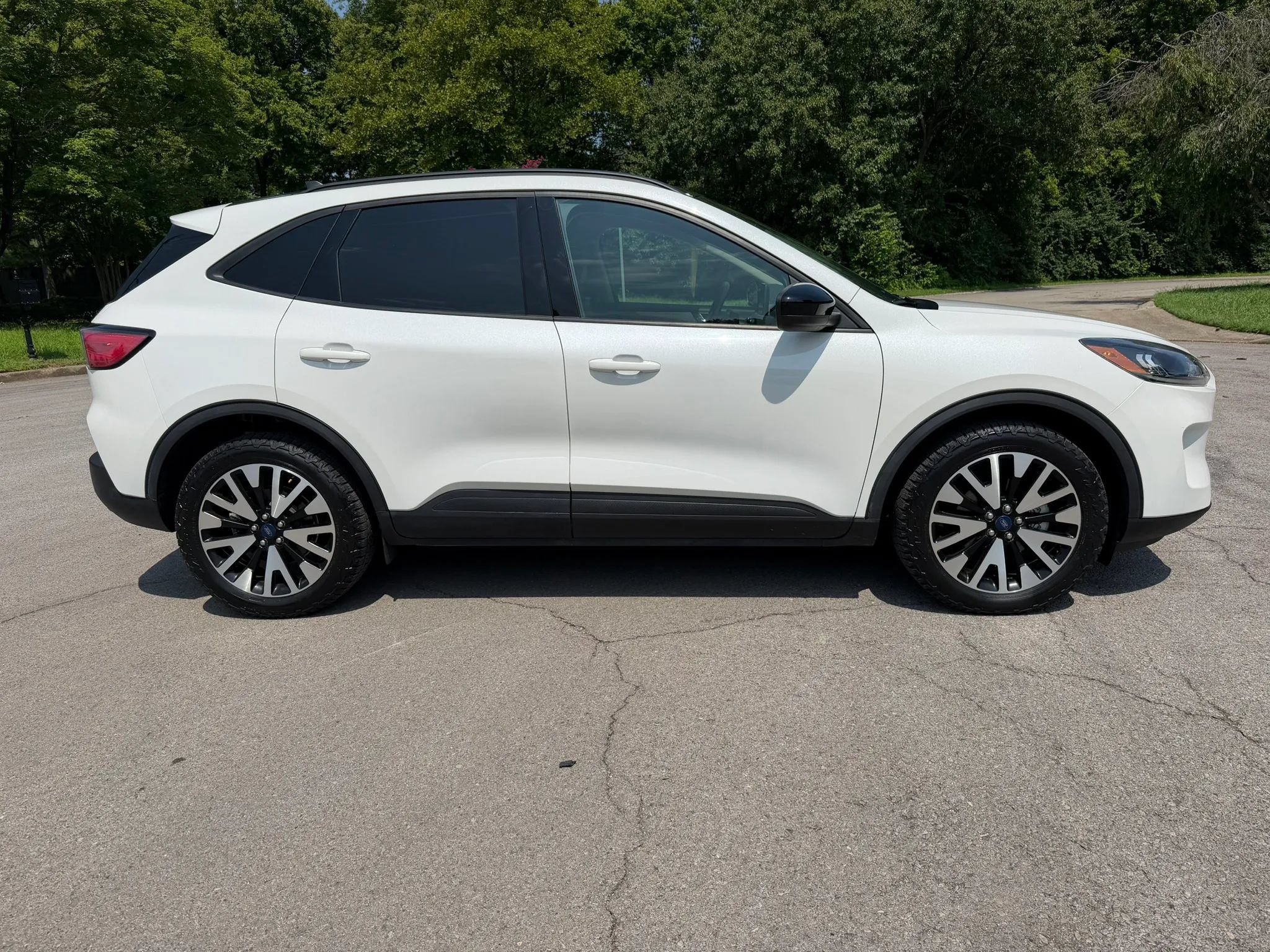 Used 2020 Ford Escape SE Sport AWD/4WD image 3
