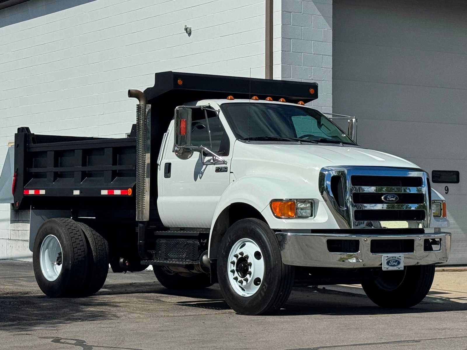 Used 2015 Ford F750 2WD Regular Cab Super Duty image 3