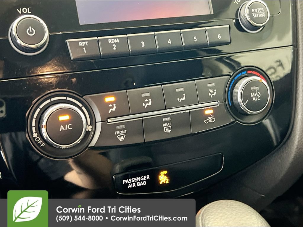 Used 2016 Nissan Rogue S AWD/4WD image 9