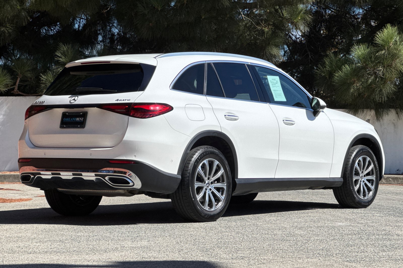 Used 2024 Mercedes-Benz GLC 300 4MATIC image 4