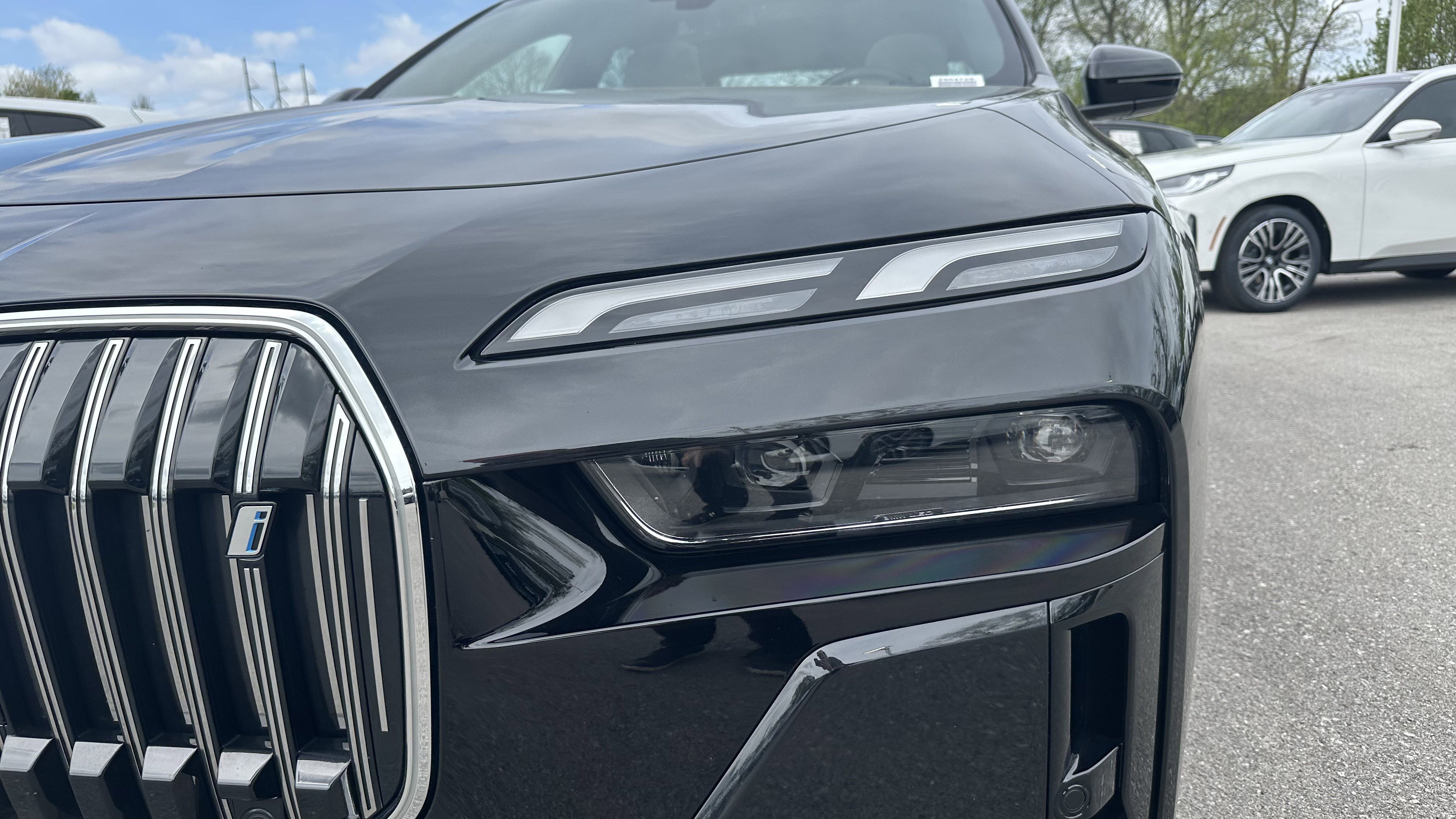 Certified 2025 BMW i7 xDrive60 w/ Premium Package AWD/4WD image 6