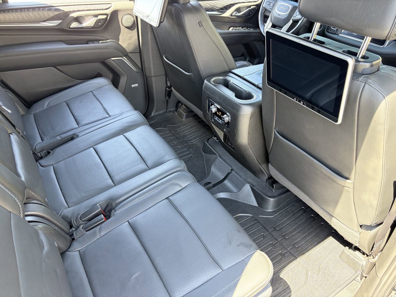 Used 2022 GMC Yukon Denali AWD/4WD image 14