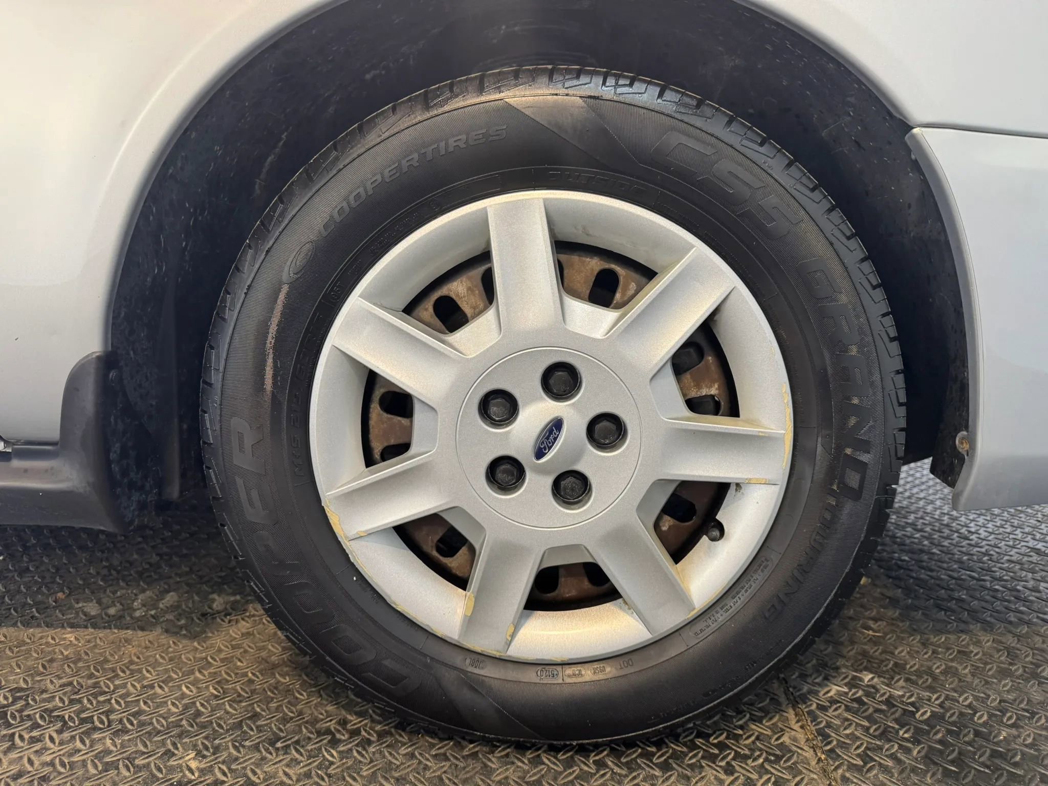 Used 2007 Ford Taurus SE FWD image 25
