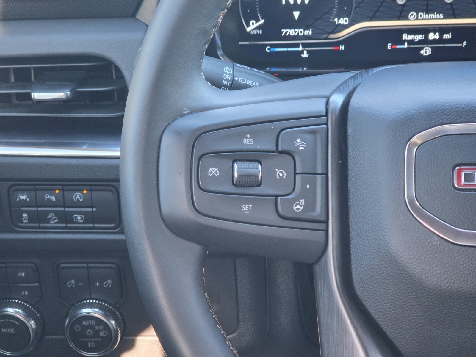 Used 2024 GMC Yukon AT4 AWD/4WD image 28