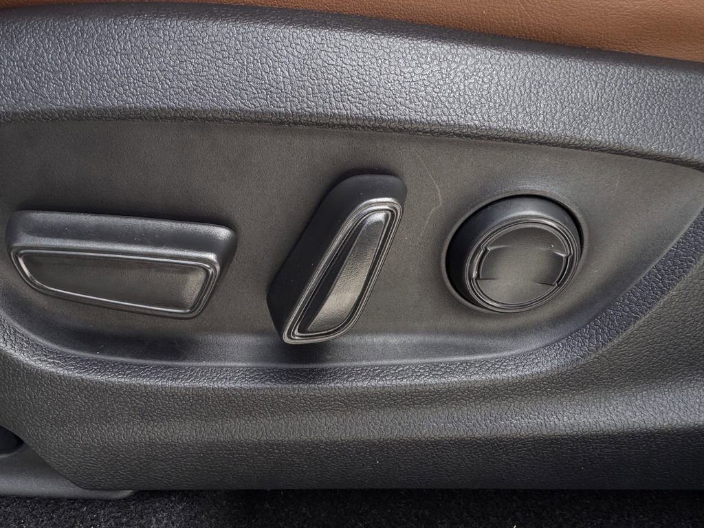 Used 2025 Toyota Crown Signia image 26