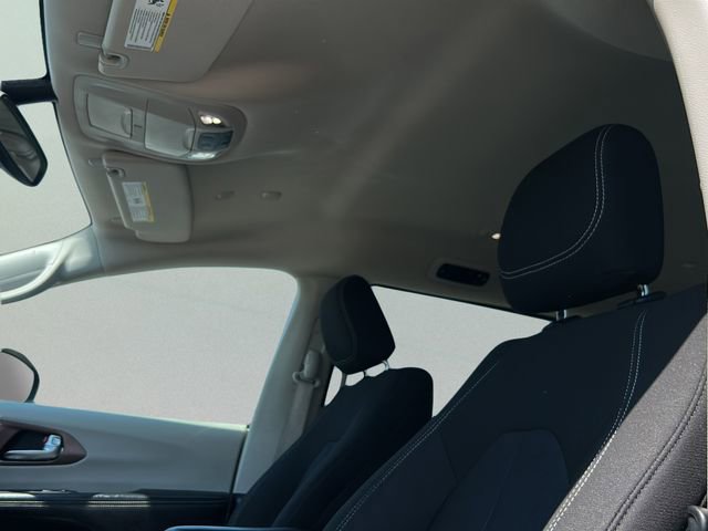 Used 2023 Chrysler Voyager LX FWD image 13