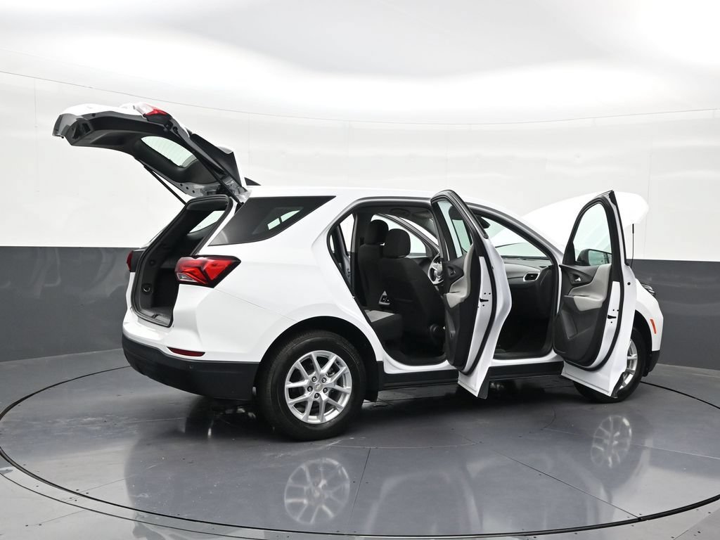 Used 2023 Chevrolet Equinox LS w/ Driver Confidence II Package AWD/4WD image 31