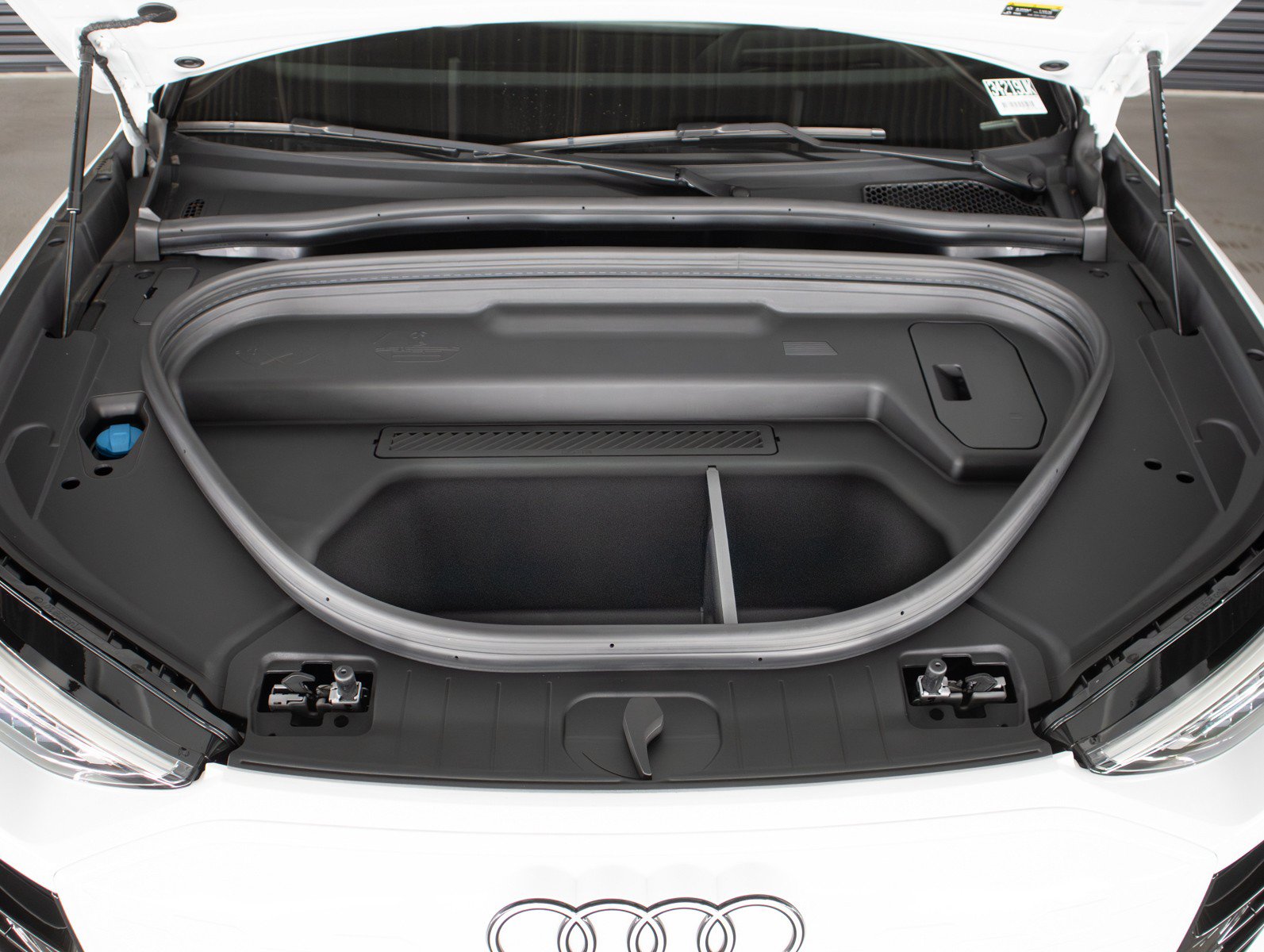 Certified 2025 Audi Q6 e-tron Premium Plus w/ Premium Plus AWD/4WD image 3