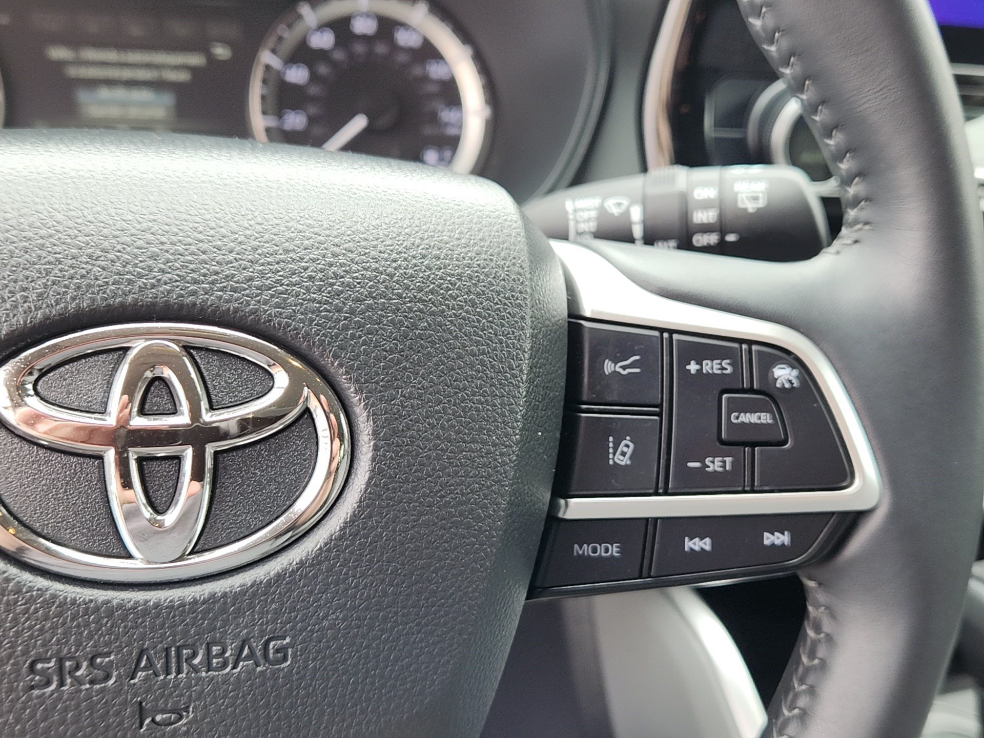 Certified 2024 Toyota Highlander LE FWD image 17